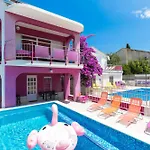 Beachfront Pinky Gæstehus Seget Vranjica