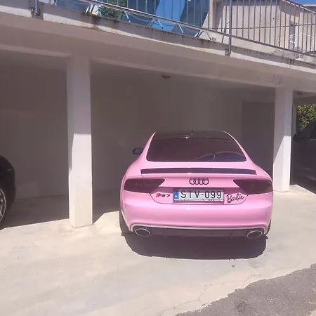 Pinky And Superior Trogir *