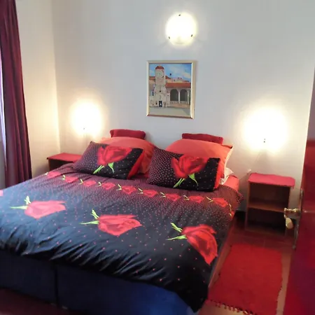 Beachfront Pinky 4*