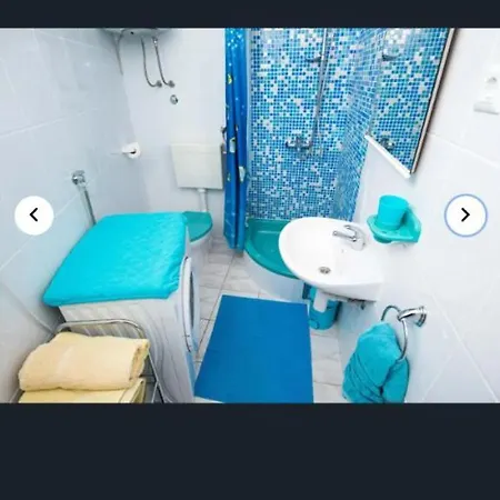 Gæstehus Beachfront Pinky Seget Vranjica