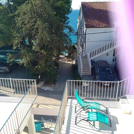 Beachfront Pinky