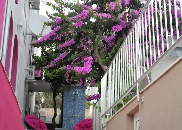 Beachfront Pinky בית הארחה 4*