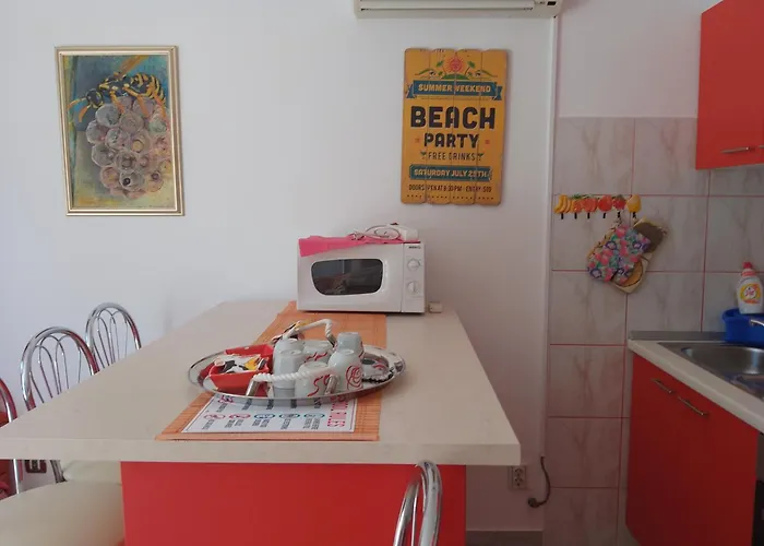 בית הארחה Beachfront Pinky 4*