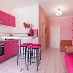 Gostinjska kuća Beachfront Pinky Seget Vranjica