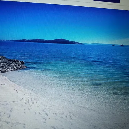 Beachfront Pinky