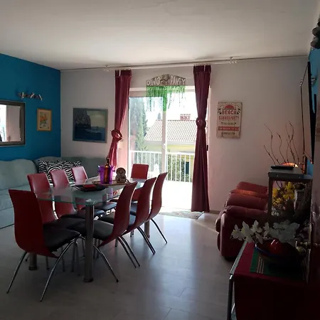 Beachfront Pinky Seget Vranjica