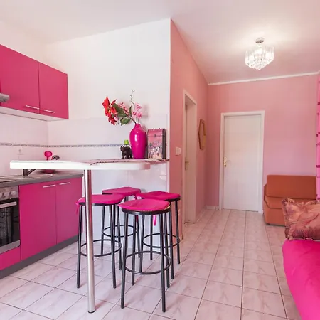 Pensionat Beachfront Pinky Seget Vranjica
