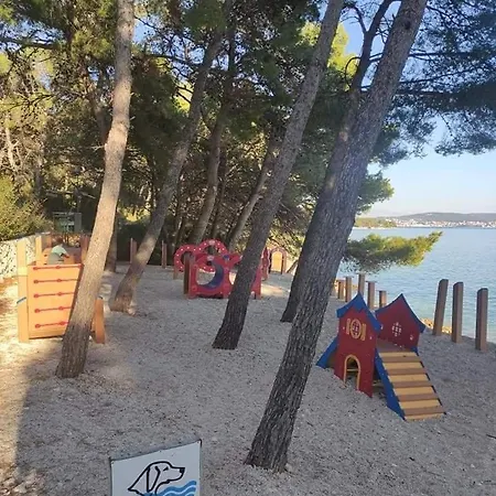 Beachfront Pinky Gasthof 4*