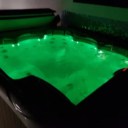 Beachfront Pinky Gasthof 4*