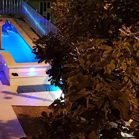 Beachfront Pinky Gasthof Seget Vranjica