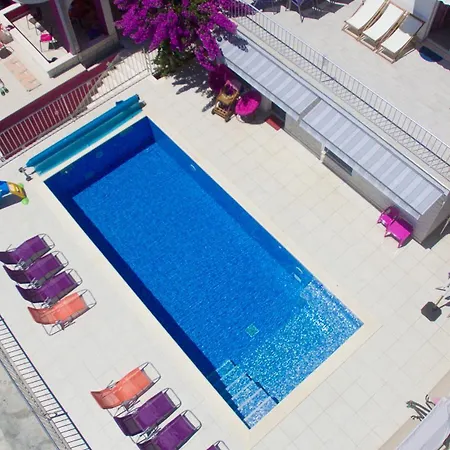 Beachfront Pinky 4* Seget Vranjica