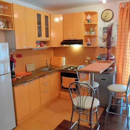 Beachfront Pinky 4* Seget Vranjica