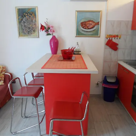 Beachfront Pinky Gasthof 4*