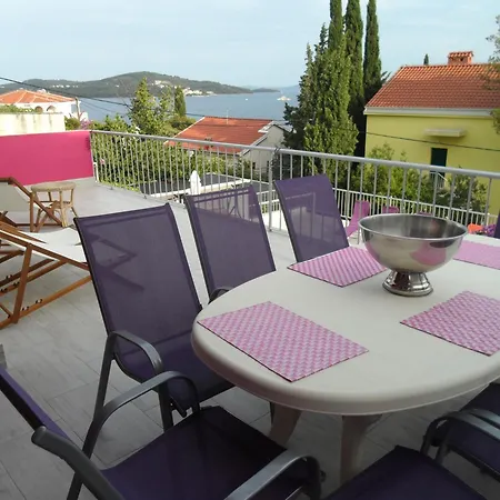 Pensionat Beachfront Pinky Seget Vranjica