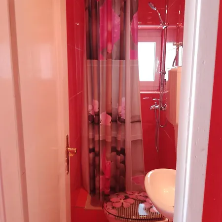 Beachfront Pinky Gasthof Seget Vranjica