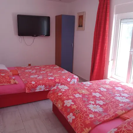 Beachfront Pinky Gasthof 4*