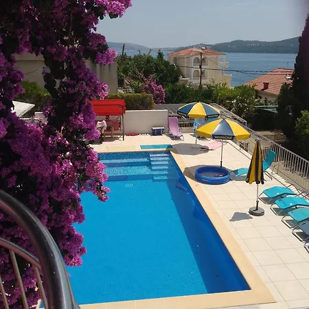 Pensionat Beachfront Pinky Seget Vranjica