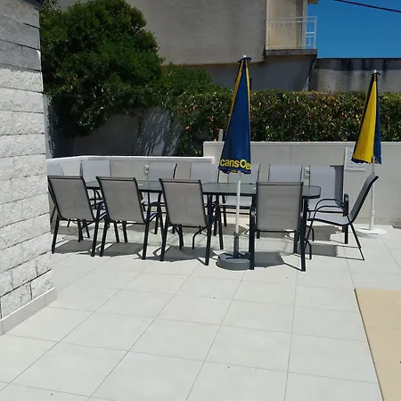 Beachfront Pinky Affittacamere Seget Vranjica