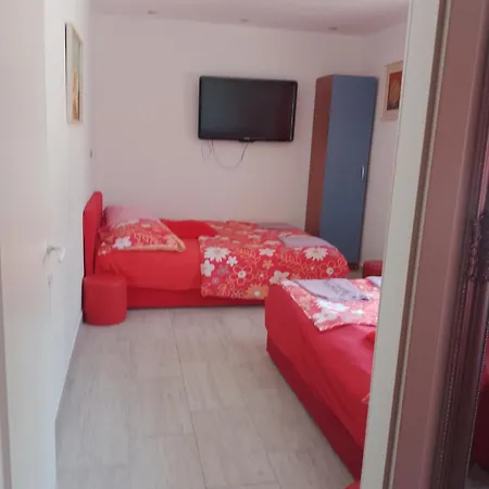 Beachfront Pinky Gasthof Seget Vranjica