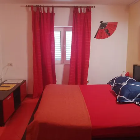 Beachfront Pinky 4*