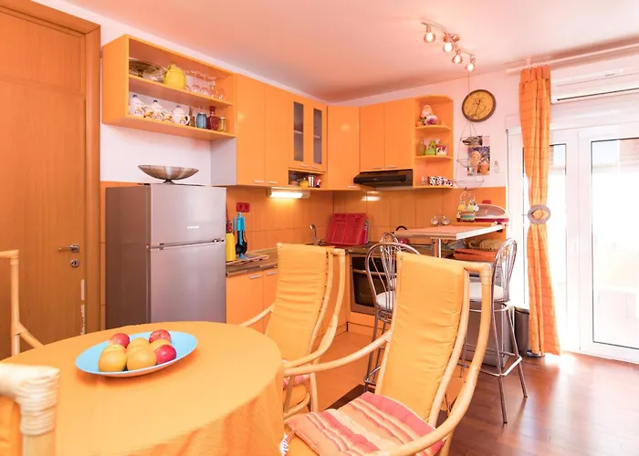 Beachfront Pinky Seget Vranjica