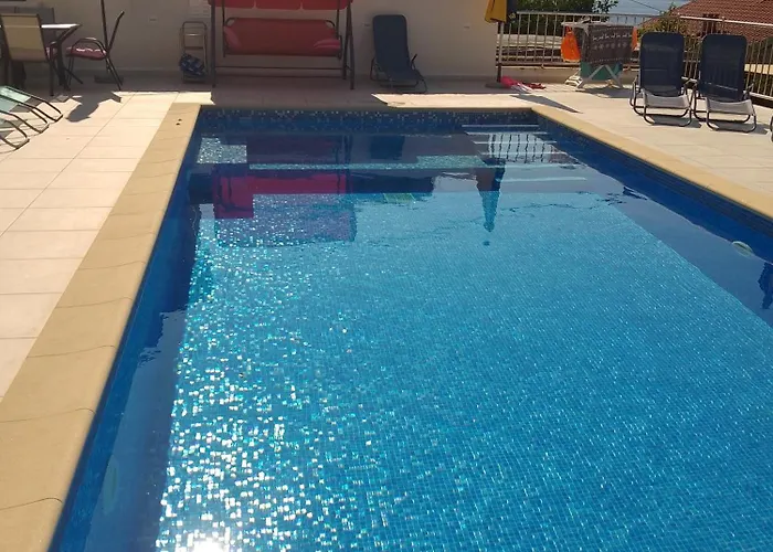 Beachfront Pinky 4*